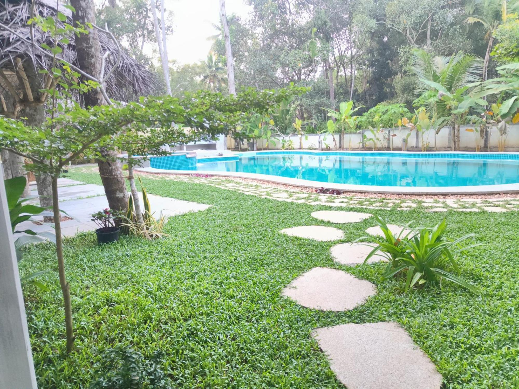 Marari Beach Bungalow Resort Alleppey Mararikulam Buitenkant foto